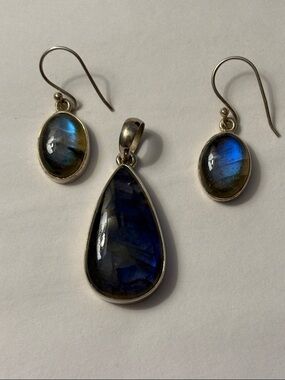 Labradorite Teardrop Pendant and Oval Earrings Set - Blue